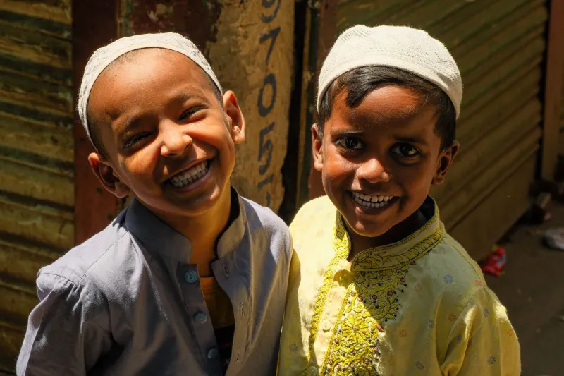 Cracking Up Instead of Clamming Up: The Surprisingly Powerful Role of Humor When Meeting a Mumbai Companion